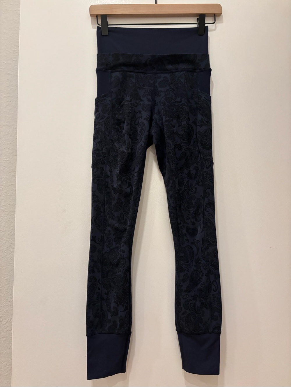 Vintage lululemon High-Waist Navy Paisley pocket leggings jogger cuff yoga pant